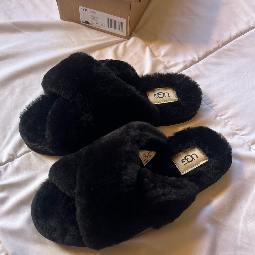 BRAND NEW WOMENS UGGS AYANA SLIPPERS IN SIZE:7 BLACK